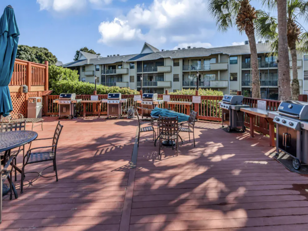 Quick drive to Downtown Naples and Venetian Bay